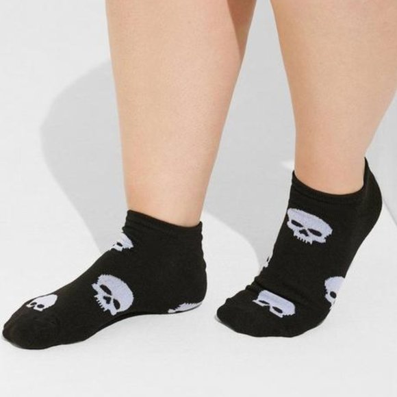 ❤️NWT VINTAGE TORRID 5 PAIRS WIDE HALLOWEEN SHORTIE SOCKS - SKULLS BATS GHOSTS - Picture 1 of 10